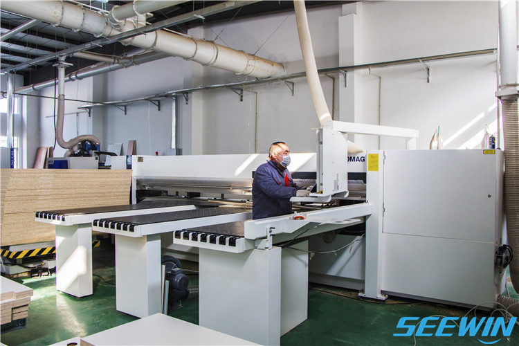 詩(shī)敏學(xué)校家具工廠(chǎng)