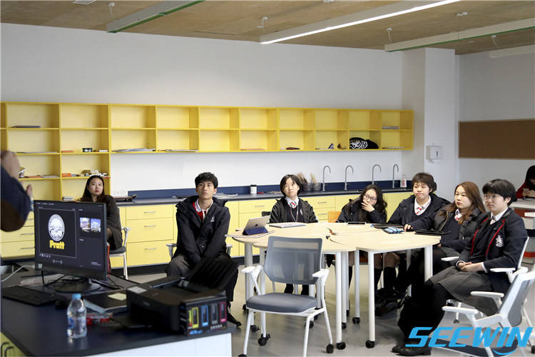 互動(dòng)課桌椅