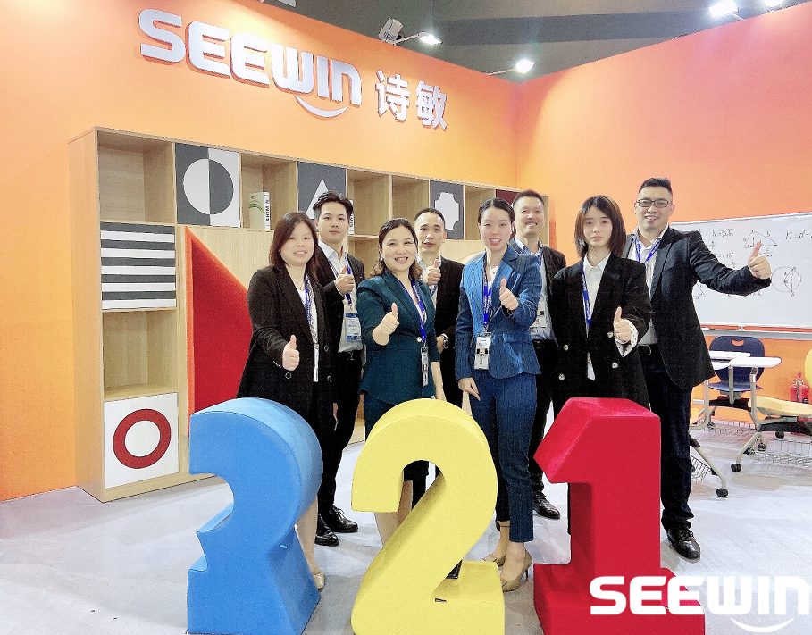 詩敏家具工作人員